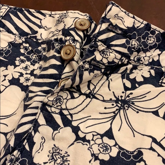 Blue and white Shorts - Picture 2 of 6